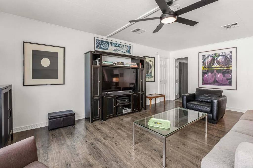 Carlsbad, CA 92011,7236 San Benito #355
