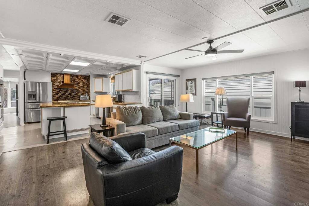 Carlsbad, CA 92011,7236 San Benito #355
