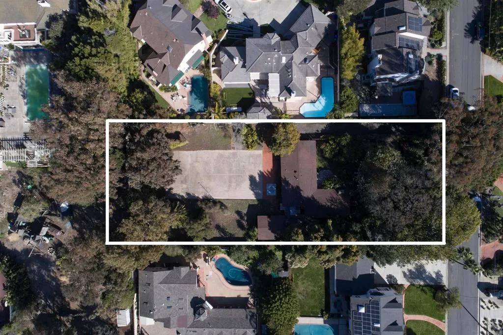 San Diego, CA 92106,3646 Rosecroft Lane