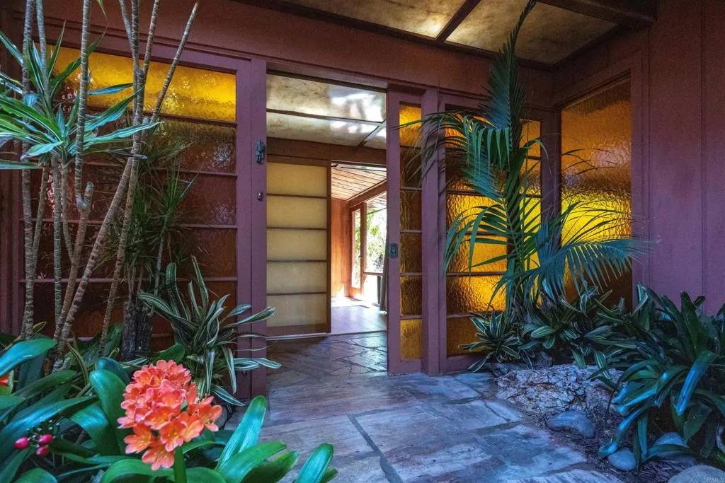 San Diego, CA 92106,3646 Rosecroft Lane