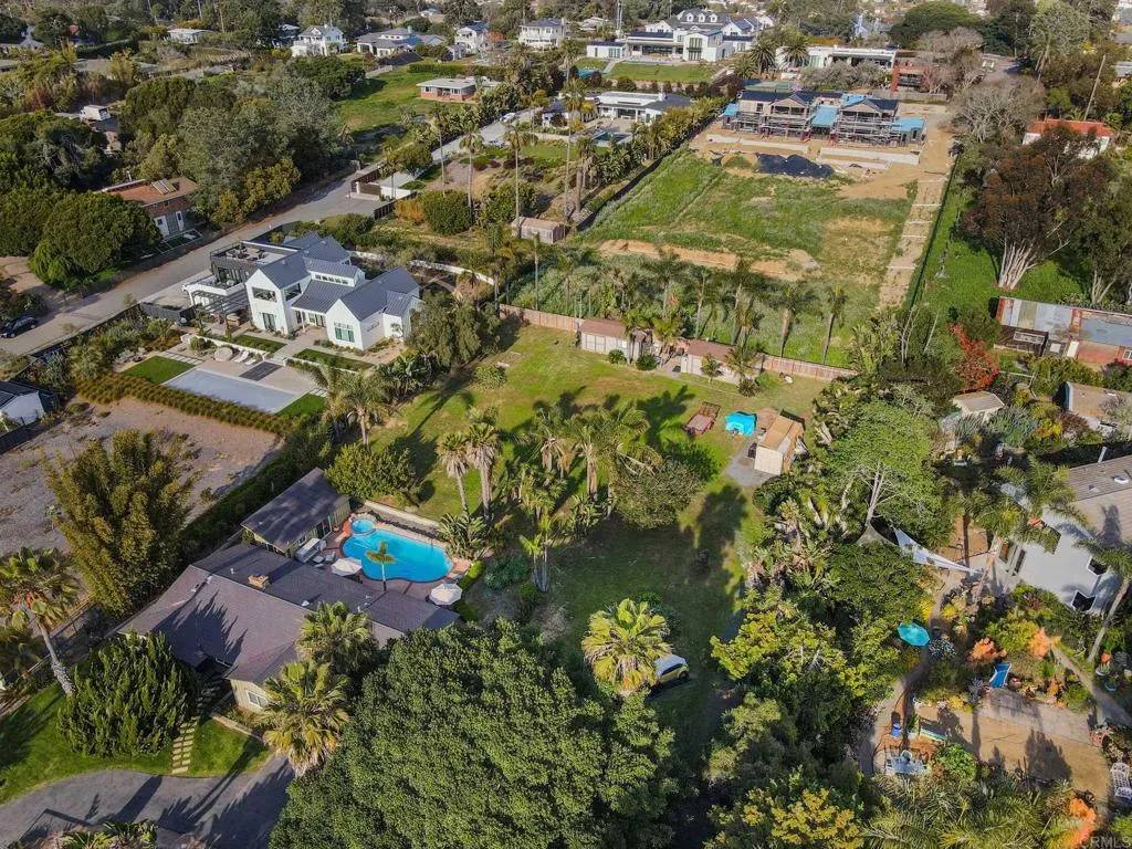 Encinitas, CA 92024,1386 Lake Drive