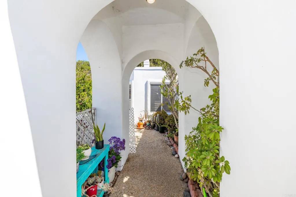 Oceanside, CA 92056,4604 Zamora Way