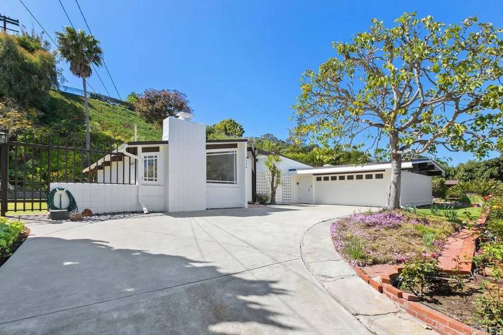 La Jolla, CA 92037,8456 Sugarman Drive