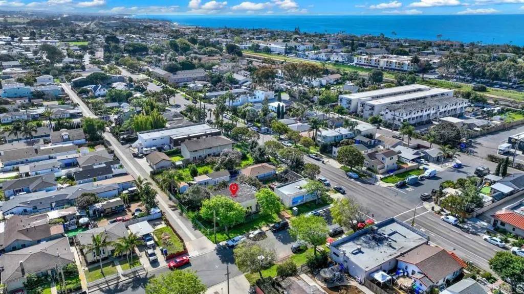 Carlsbad, CA 92008,3304 Roosevelt #R