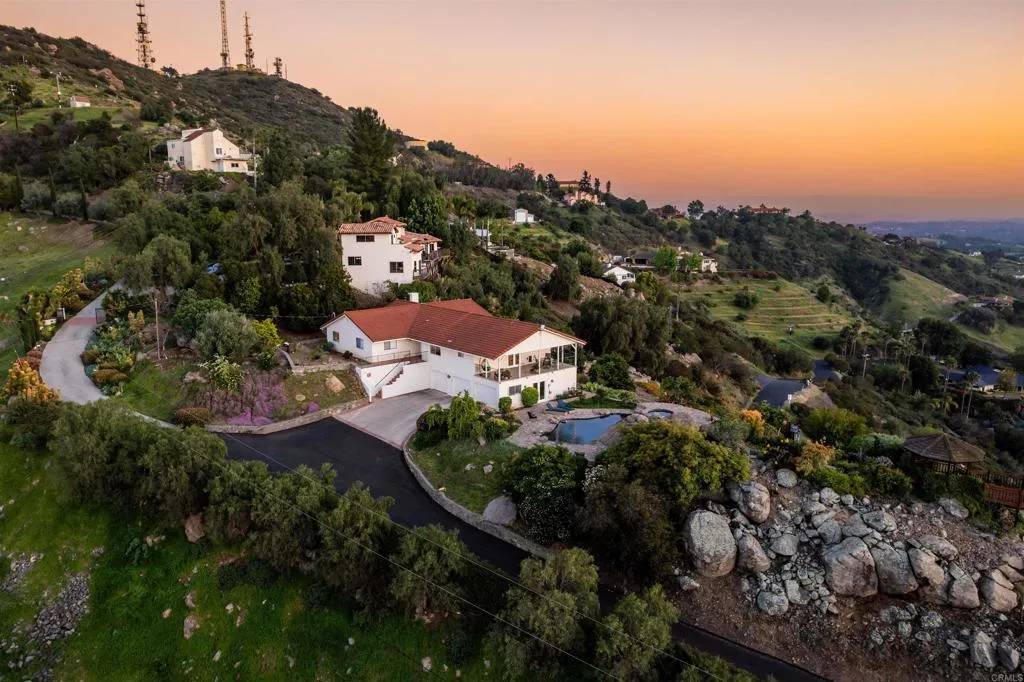 Fallbrook, CA 92028,3365 Red Mountain Heights Drive