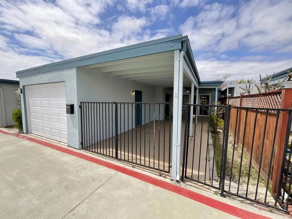 Oceanside, CA 92057,3839 Vista Campana South #6