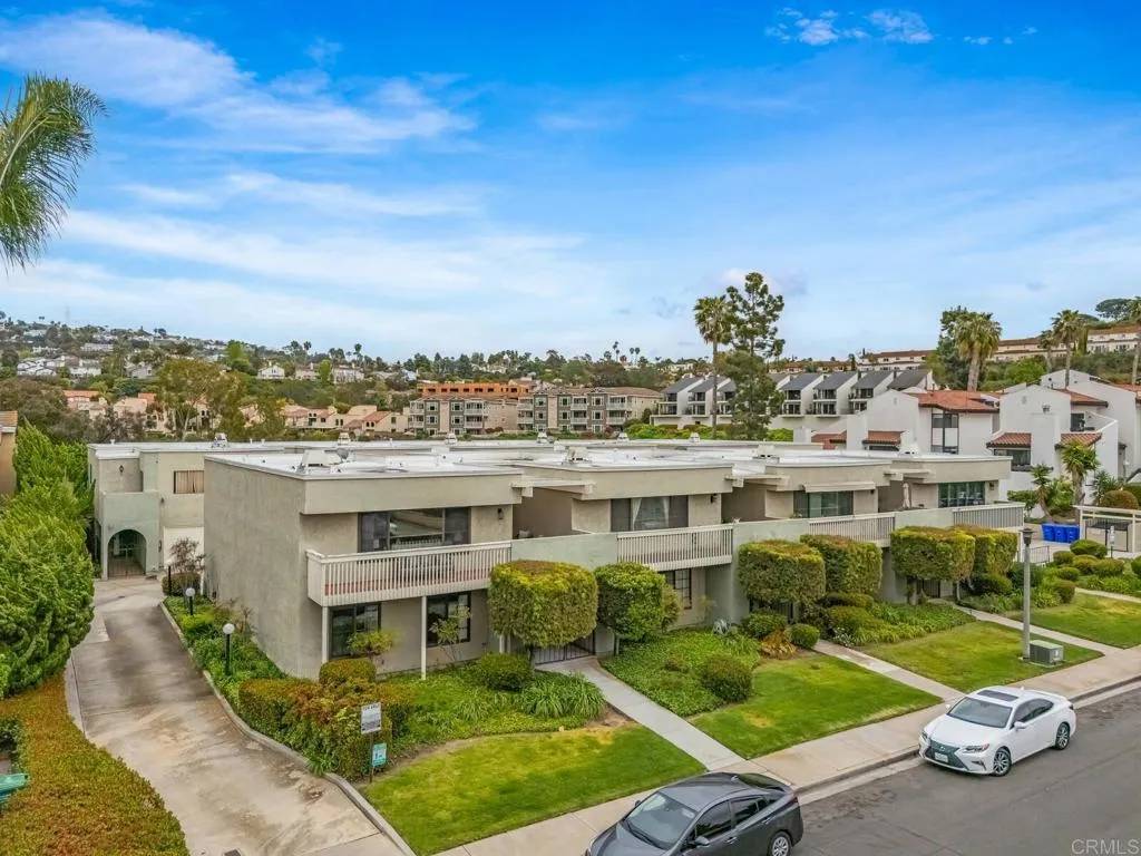 Carlsbad, CA 92009,7520 Jerez Court #E