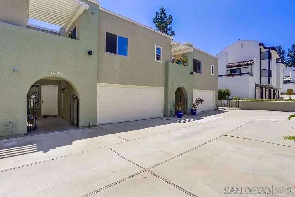Carlsbad, CA 92009,7520 Jerez Court #E