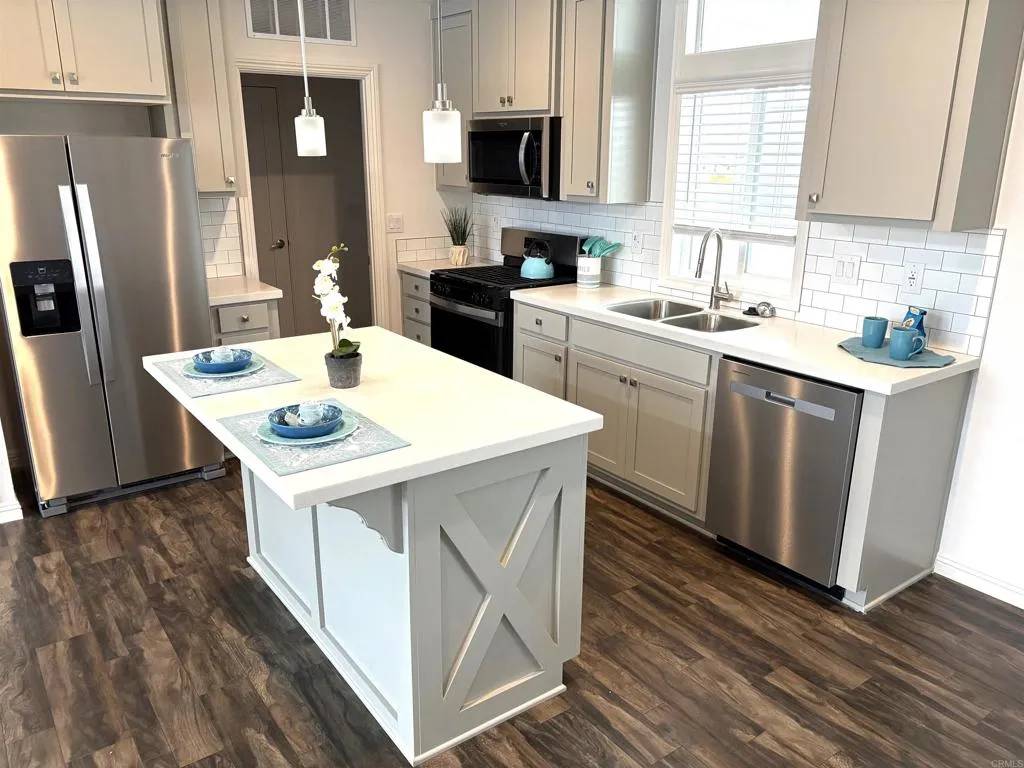Oceanside, CA 92057,4660 N River Rd #64