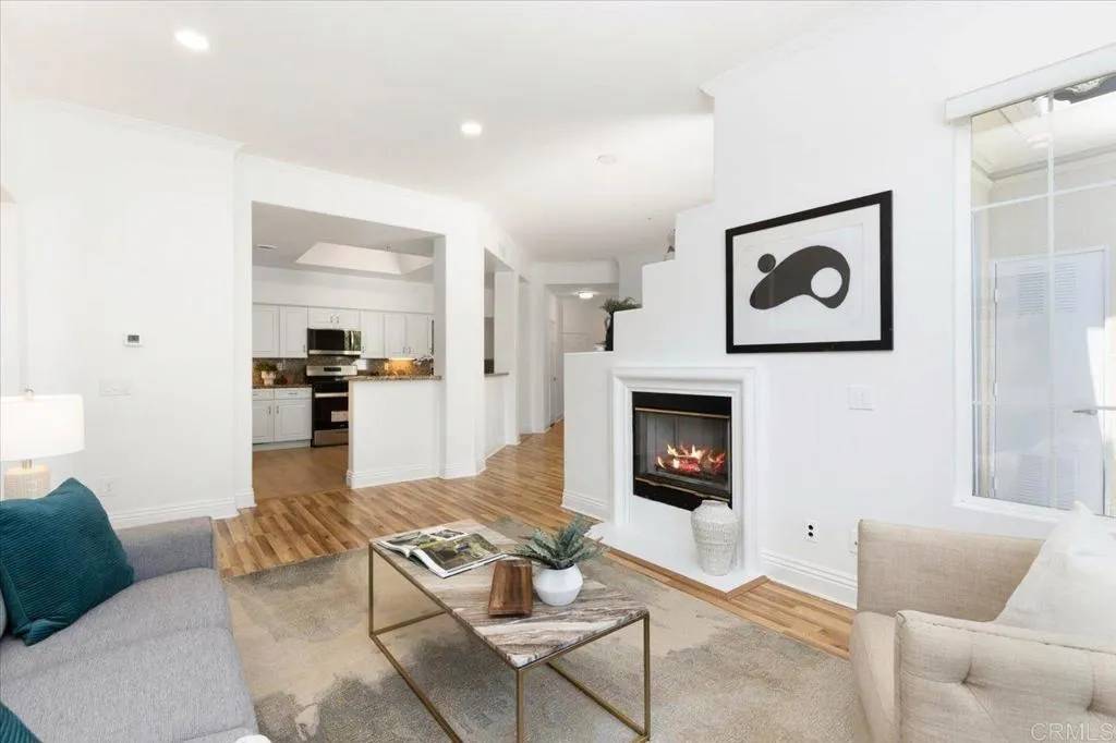 San Diego, CA 92130,12370 Carmel Country Road #305