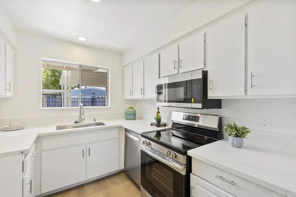 Oceanside, CA 92057,3689 Bartlett Avenue