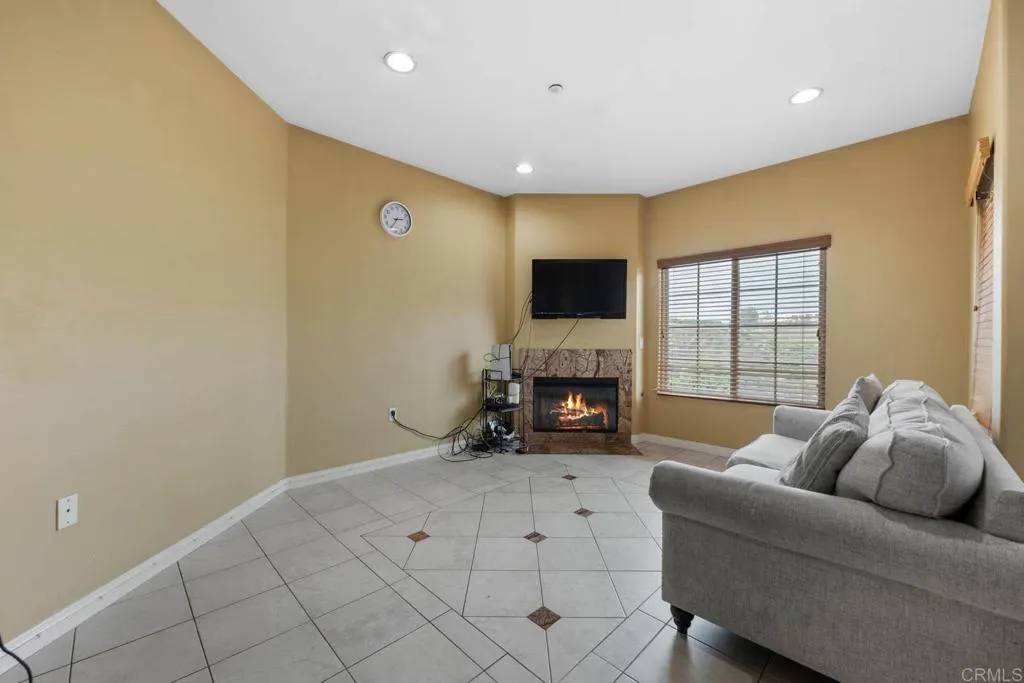 Spring Valley, CA 91977,2707 Lake Pointe Dr #204