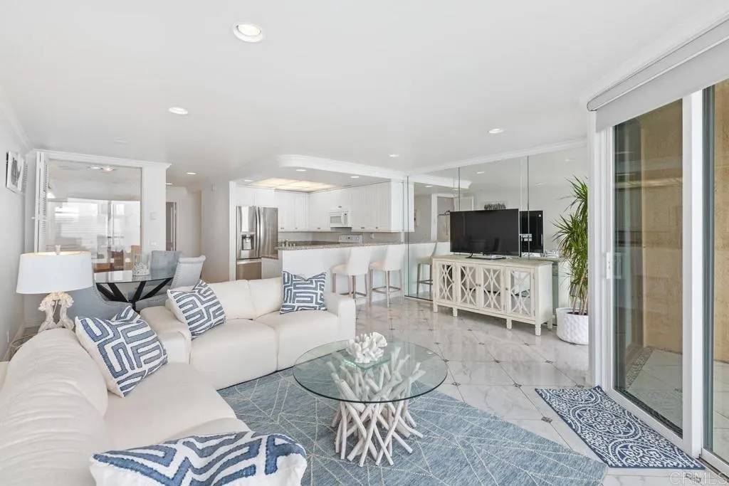 Solana Beach, CA 92075,190 DEL MAR SHORES TERRACE