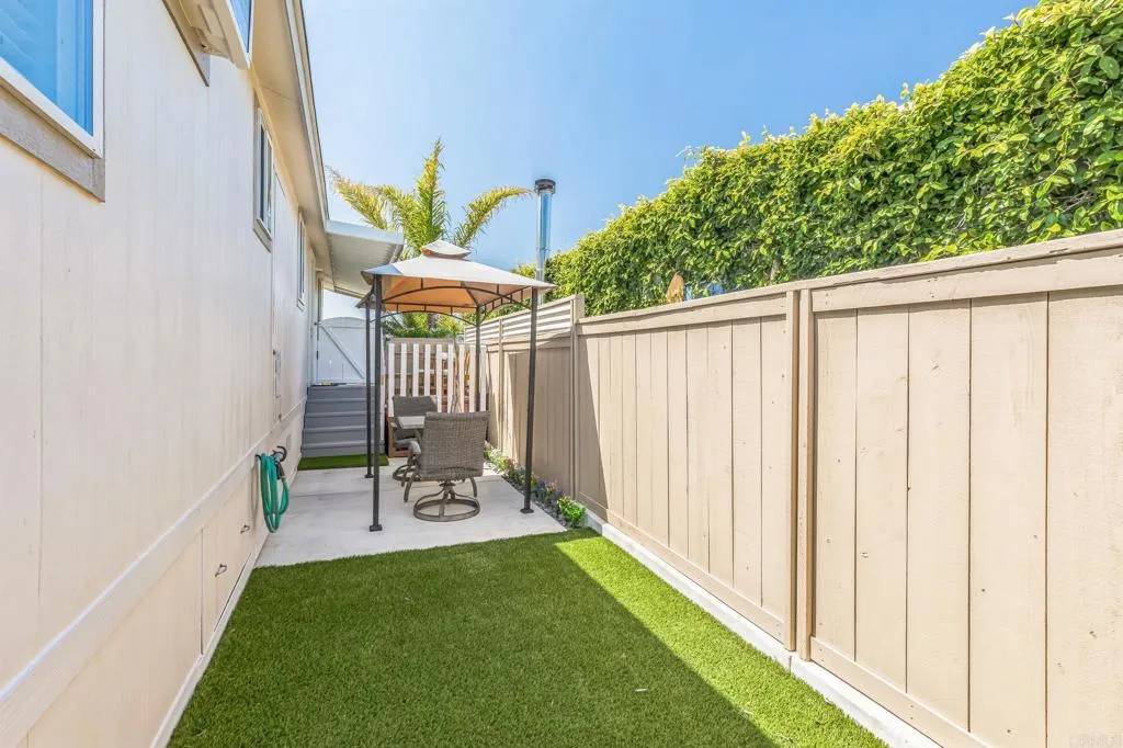 Encinitas, CA 92024,699 N Vulcan Avenue #SPC 17