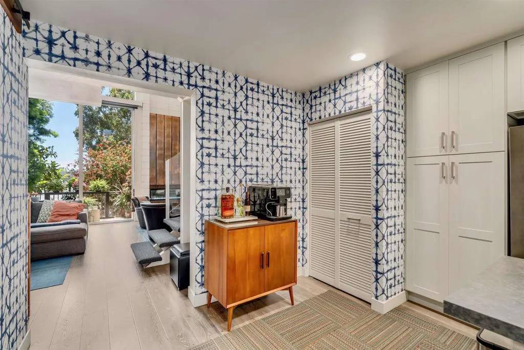 La Jolla, CA 92037,2630 Torrey Pines Rd. Road #E22