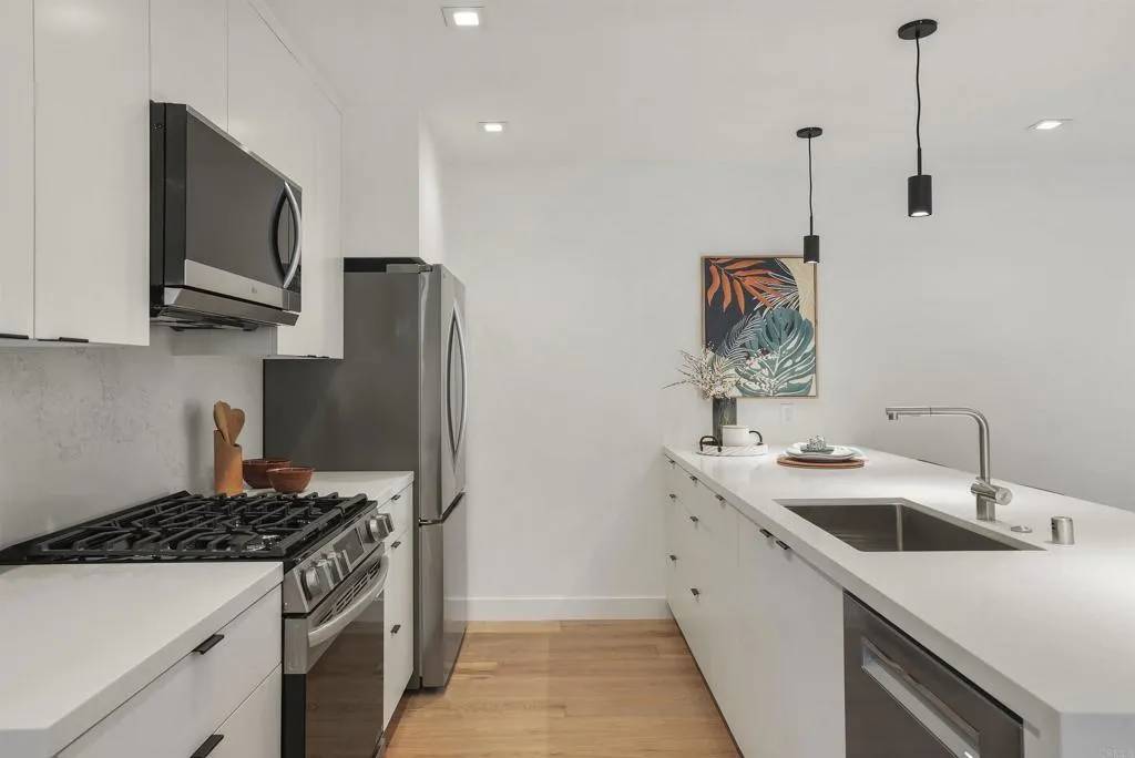 Solana Beach, CA 92075,806 Seabright Lane