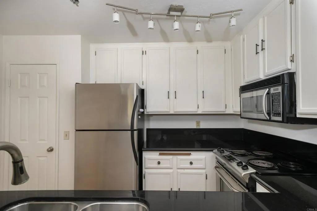 Carlsbad, CA 92009,7753 Caminito Encanto #102