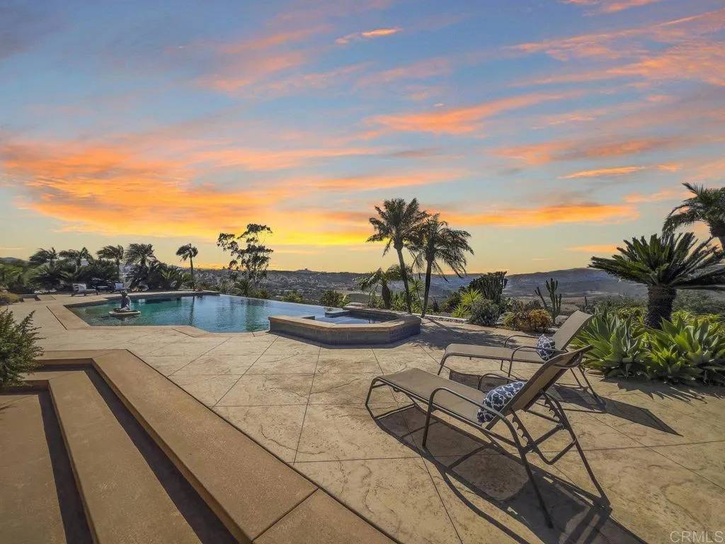 Valley Center, CA 92082,31581 Larga Vista