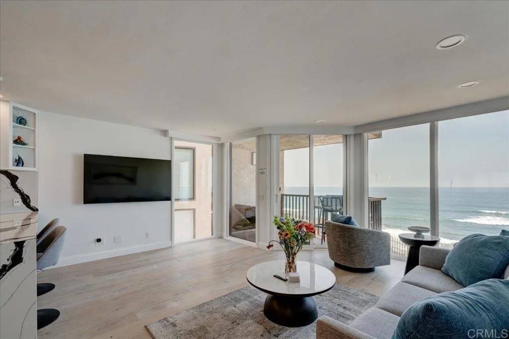Solana Beach, CA 92075,190 Del Mar Shores Terrace #24