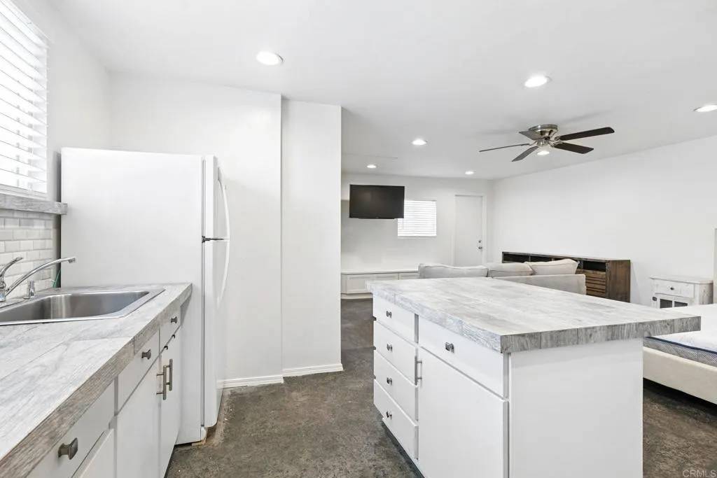 Encinitas, CA 92024,835 Dewitt Avenue #B