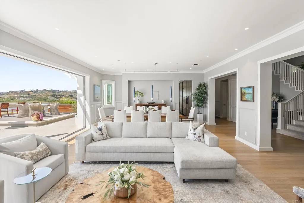 Solana Beach, CA 92075,210 Gibson Pt