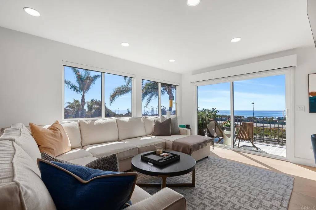 Cardiff By The Sea, CA 92007,1923 San Elijo Avenue #4