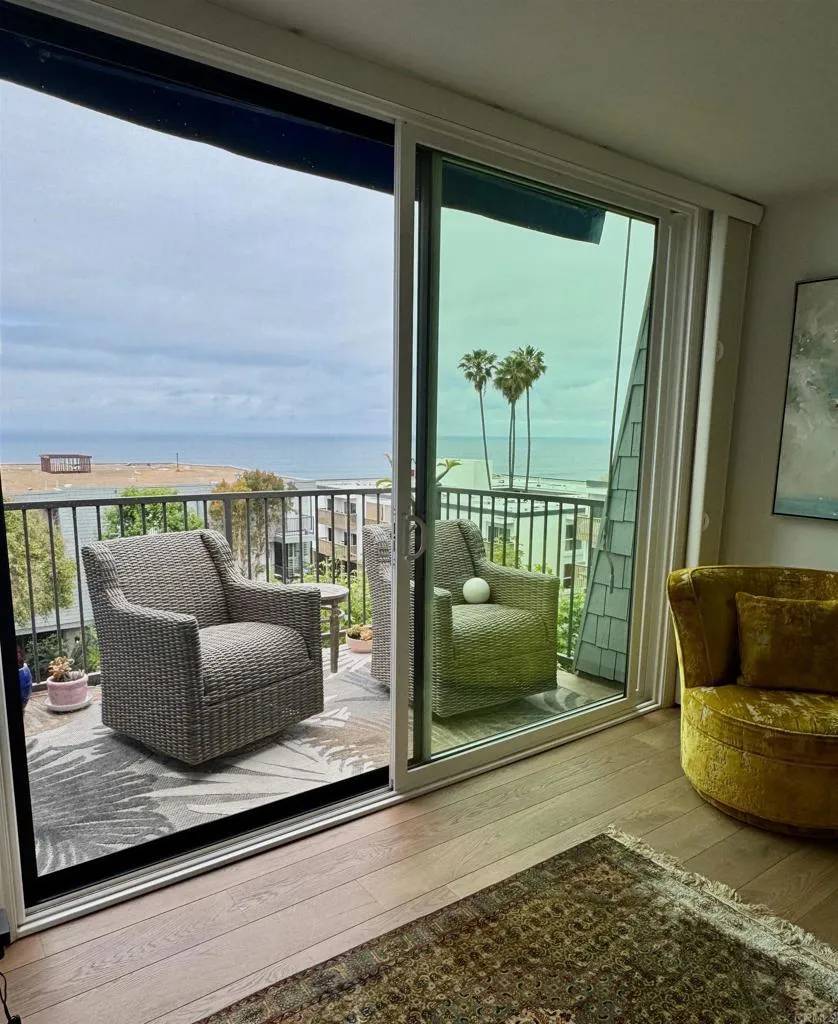 Del Mar, CA 92014,424 Stratford Court #A32