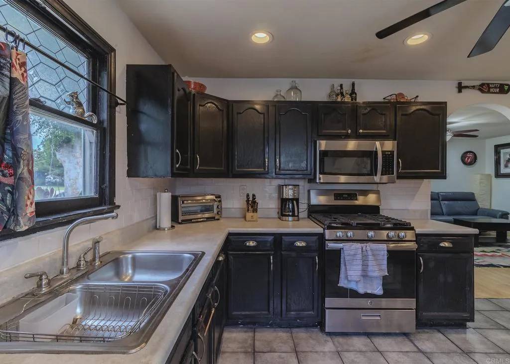 Santa Ana, CA 92703,823 N Towner