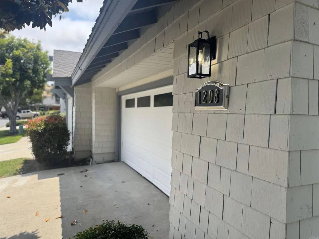 San Marcos, CA 92078,1208 Via Viento Suave