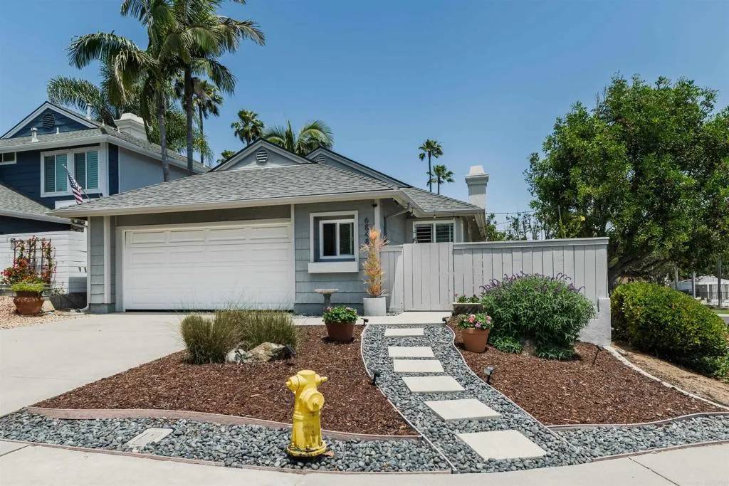 Carlsbad, CA 92009,6848 Xana Way