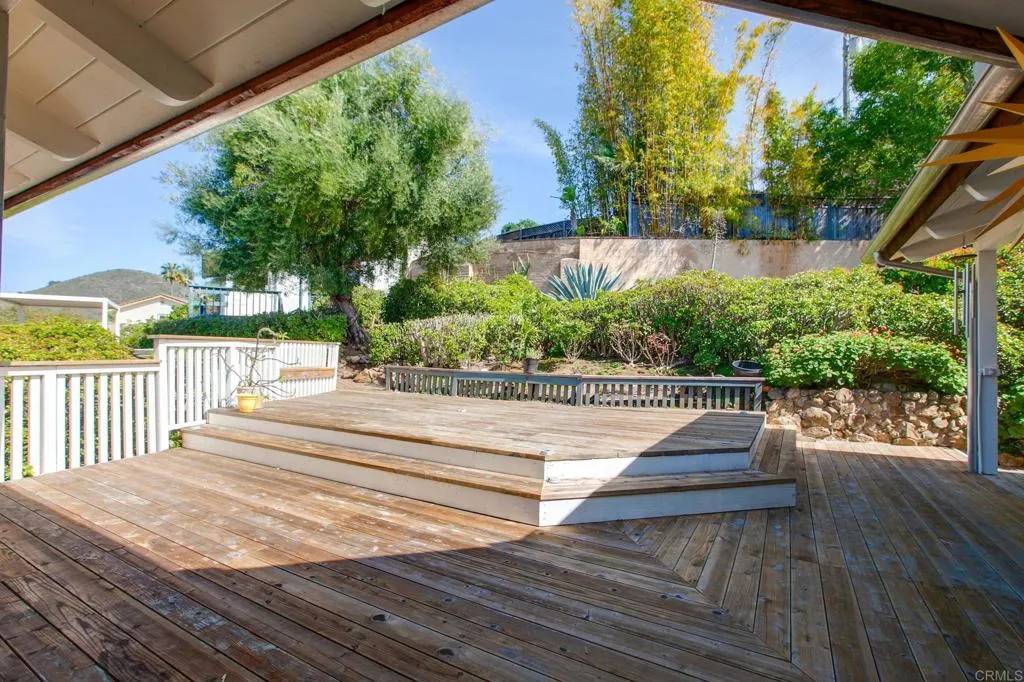 Vista, CA 92084,1628 Lone Oak Rd