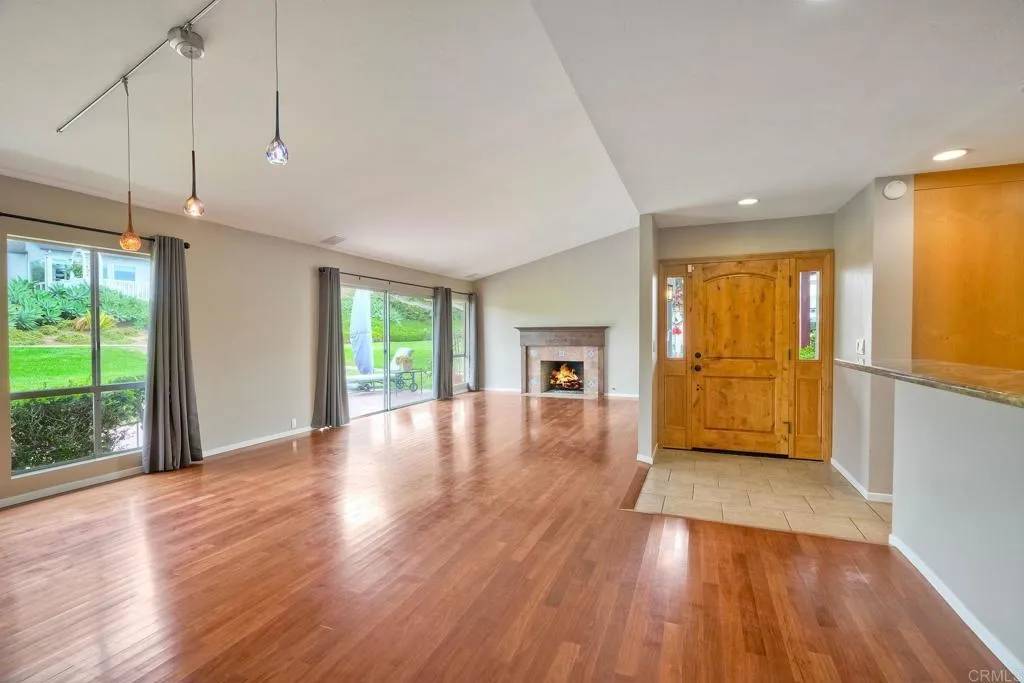 Solana Beach, CA 92075,730 W Solana Cir