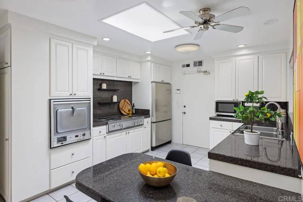 La Jolla, CA 92037,5825 Cactus Way