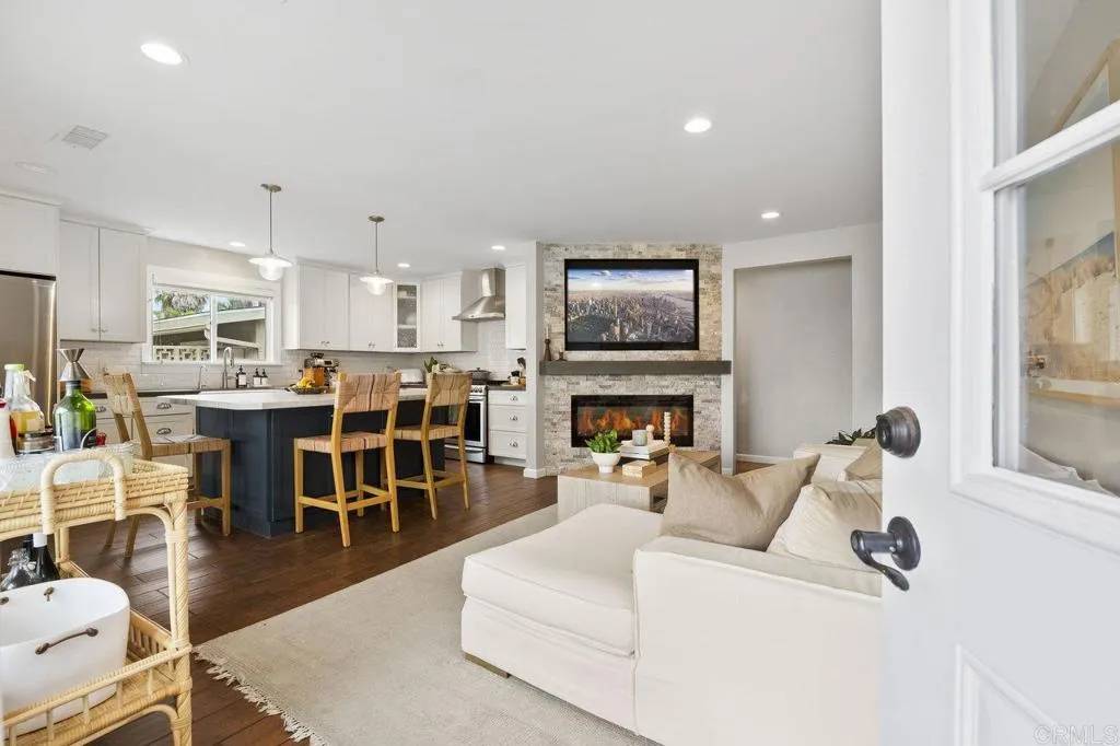 Encinitas, CA 92024,1105 Evergreen Drive