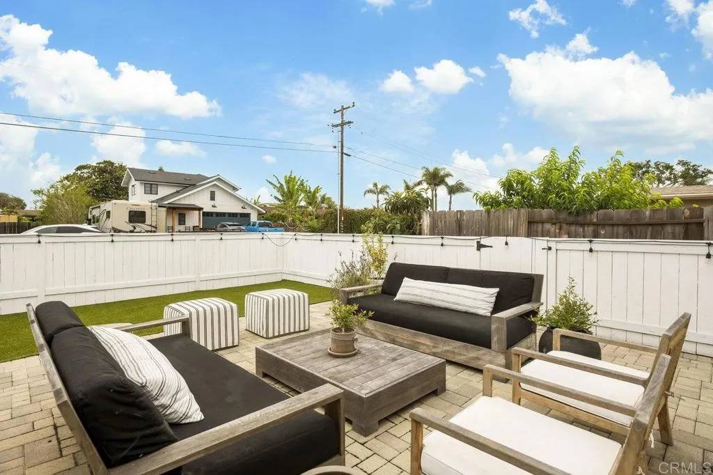 Encinitas, CA 92024,1105 Evergreen Drive