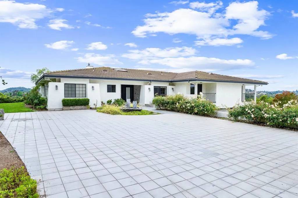 Fallbrook, CA 92028,19 Gateview Drive