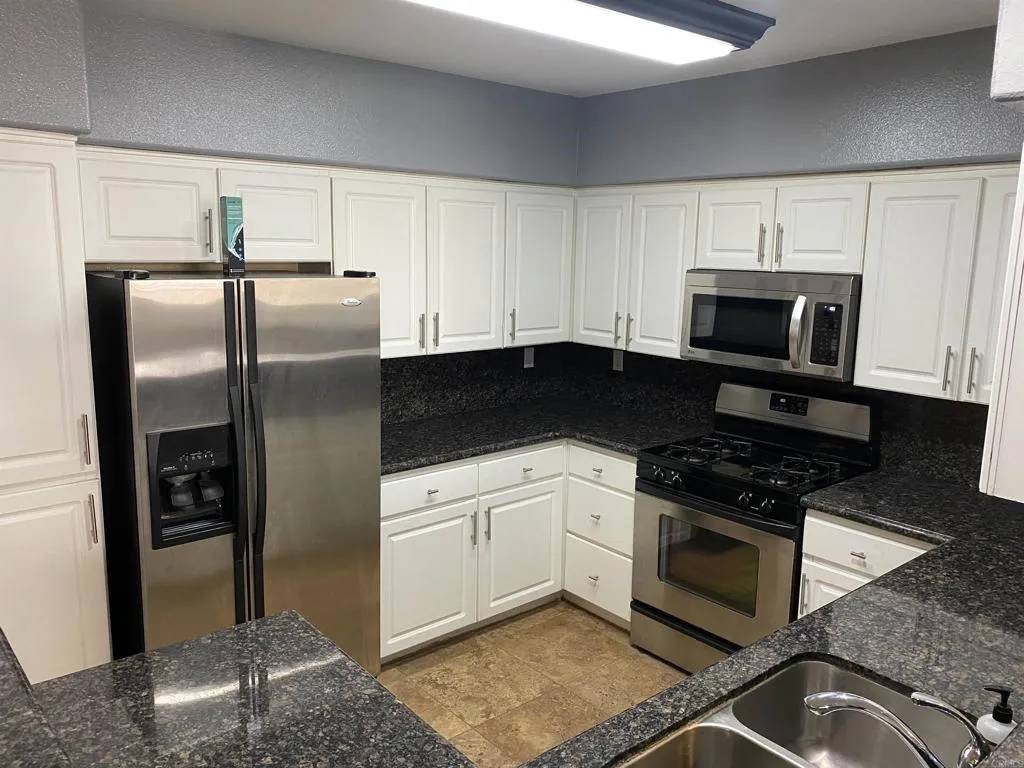 San Diego, CA 92130,12372 Carmel Country Road #202