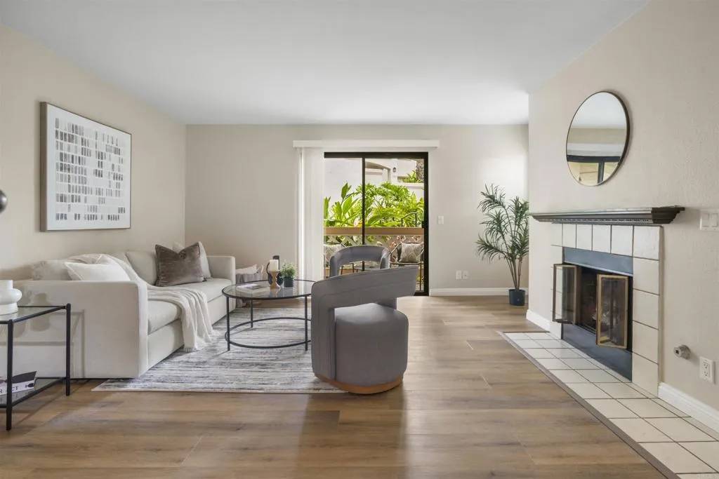 San Diego, CA 92129,9418 Twin Trails Drive #101