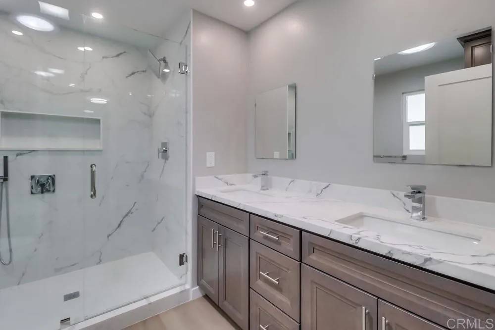 Carlsbad, CA 92011,7320 San Bartolo