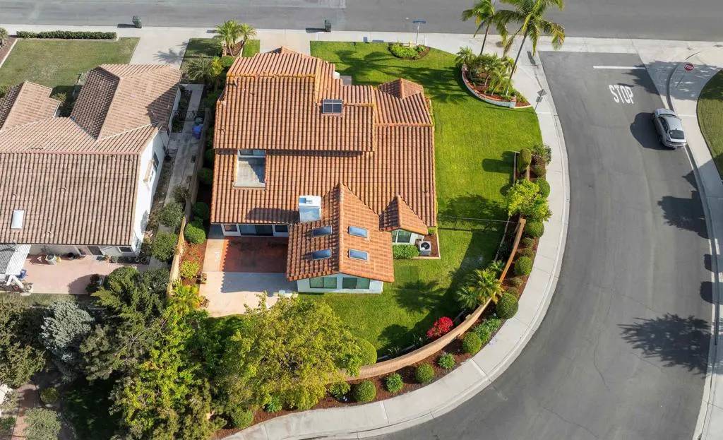 Vista, CA 92081,2044 Columbus Way