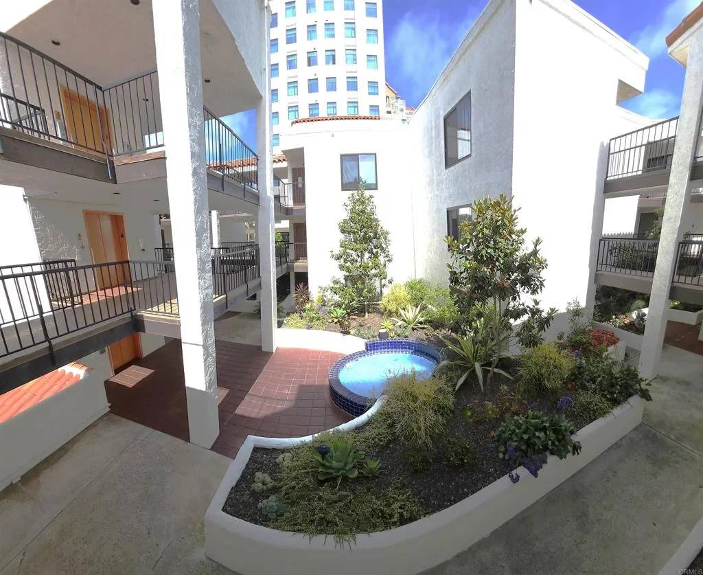University City, CA 92122,3525 Lebon Drive #211