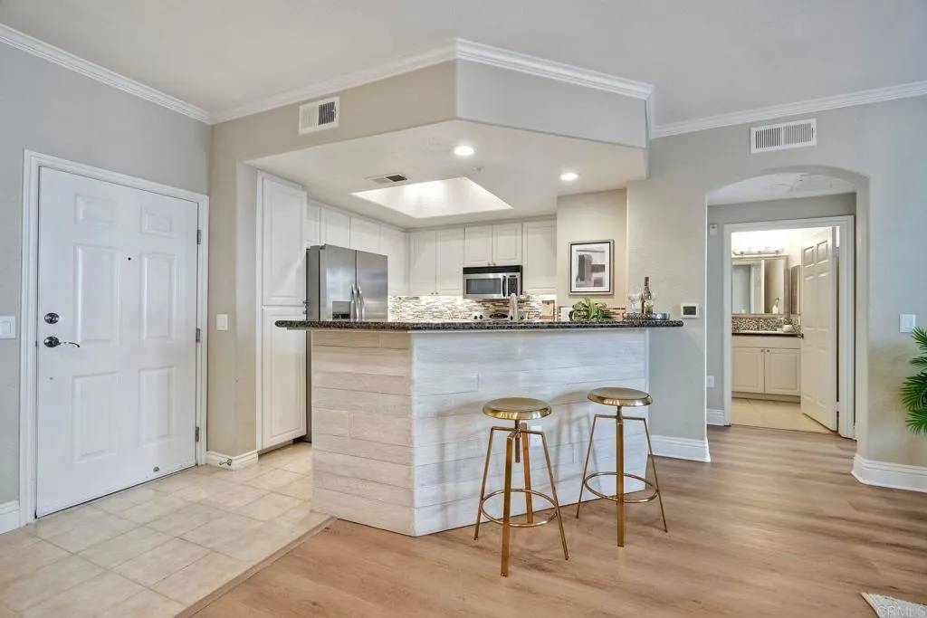 La Jolla, CA 92037,9263 Regents Road #B106