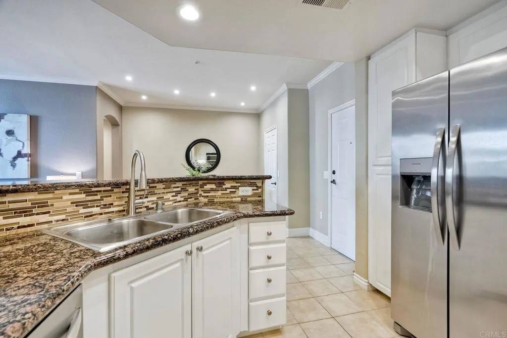 La Jolla, CA 92037,9263 Regents Road #B106