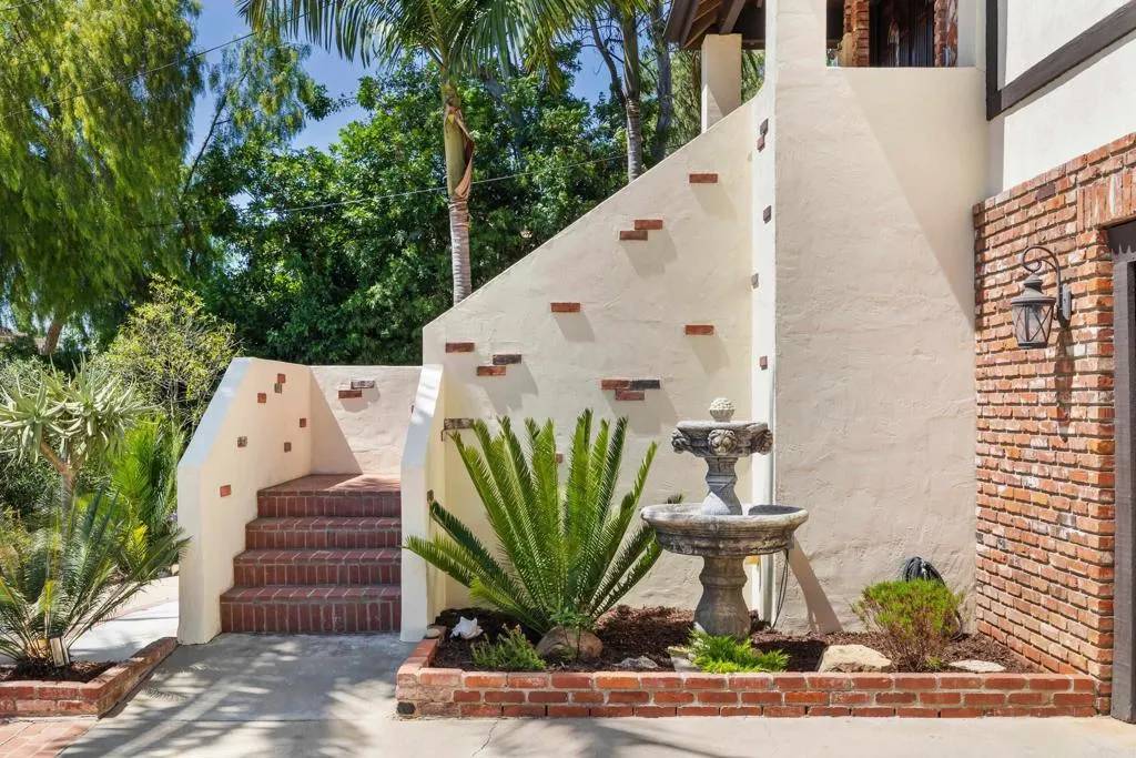 Vista, CA 92084,2746 Foothill Drive