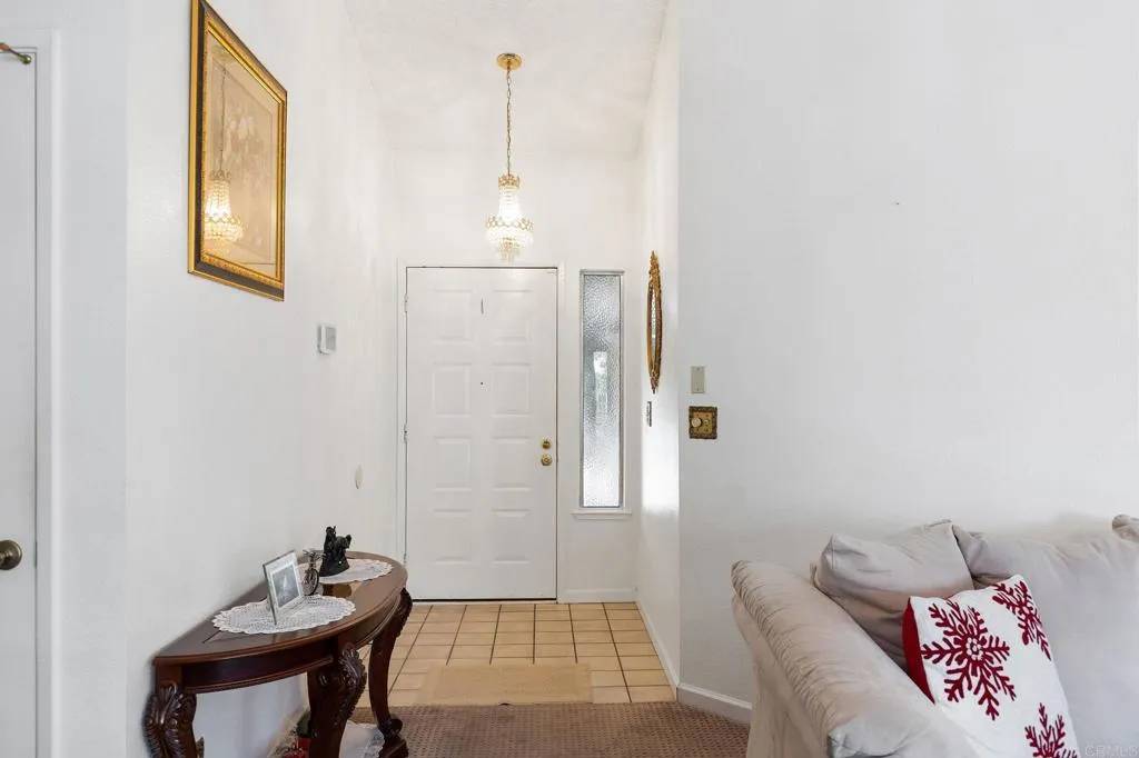 Sacramento, CA 95823,4068 De La Vina Way