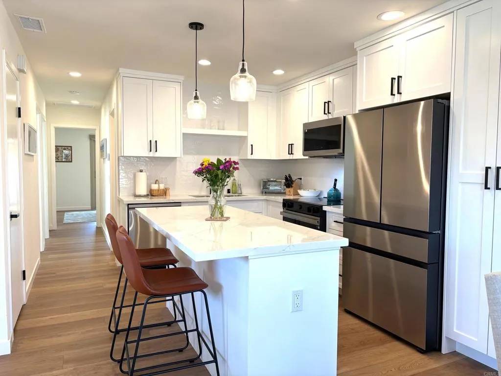 Encinitas, CA 92024,1758 Charleston