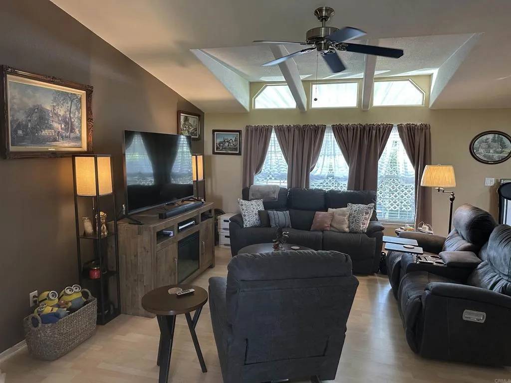 Saugus, CA 91350,26411 Bentgrass