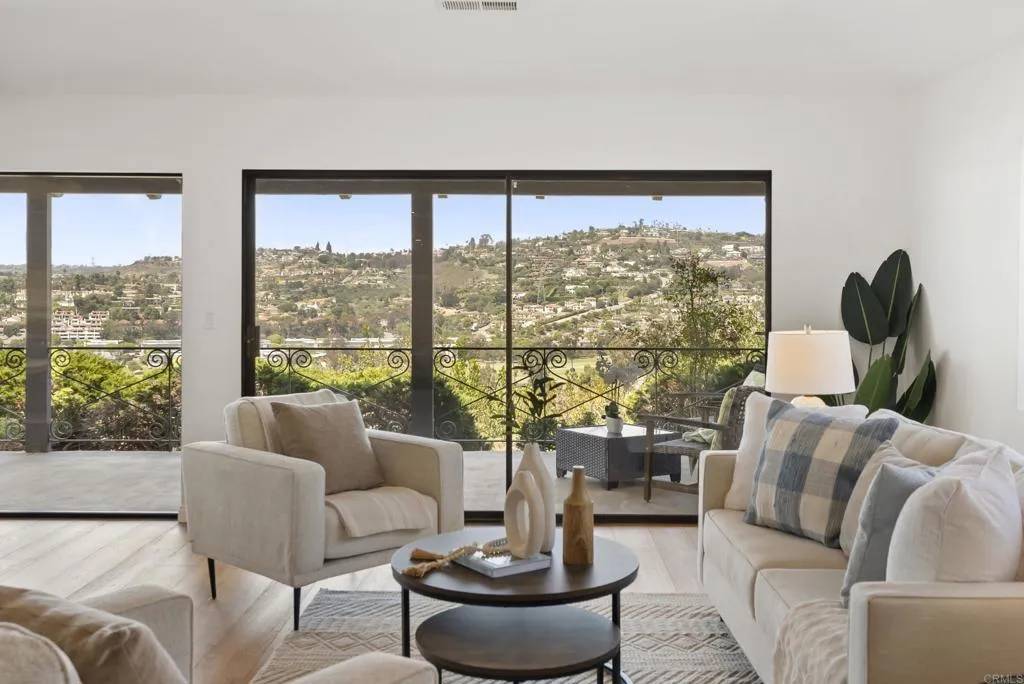 Carlsbad, CA 92009,2454 Torrejon Place