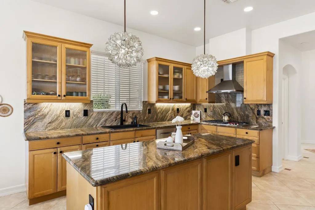 Carlsbad, CA 92011,6774 Caurina Court