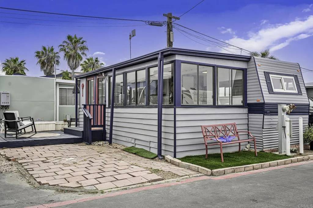 Oceanside, CA 92054,900 N Cleveland #113